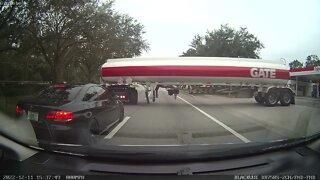 Trucker can't figure out how to back in🤣