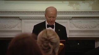 Biden Completely Malfunctions as He Tries and Fails to Read a Quote from ‘The Man Behind Me Here’
