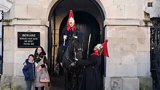 Tourist is like she didn't even say make way #thekingsguard