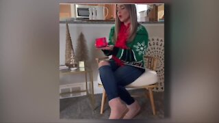 Teacher surprises students with Christmas parody song