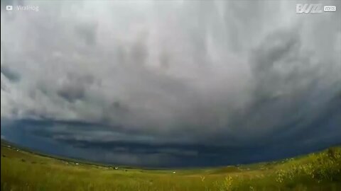 La formation d'une tempête filmée en vidéo accélérée