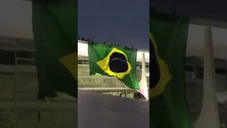 A nossa bandeira jamais será vermelha