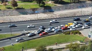 Egoísmo causa trânsito no meio de autoestrada