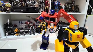 Raw, unedited unboxing - Transformers Optimus Prime Robosen Autoconverting, voice activated