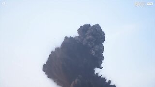 Indonesia: il vulcano Krakatoa esplode in diretta
