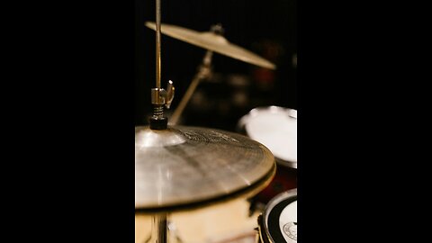 Raw improvised drum groove on a basic kit"#17: "swinging"