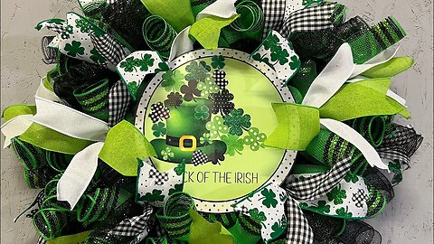 St Patrick's Day Clover Wreath | Hard Working Mom |How to