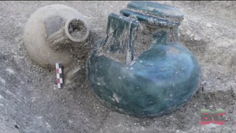 Archaeologists Find Skeleton and Mirror in 1,800-year-old Roman Sarcophagus