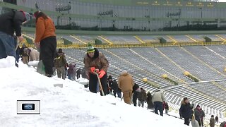 Shovelers help clear snow out of Lambeau