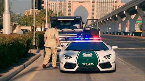 Dubai police cars VS Racer with luxury car