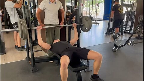 Benching 100kg/225💪🏻