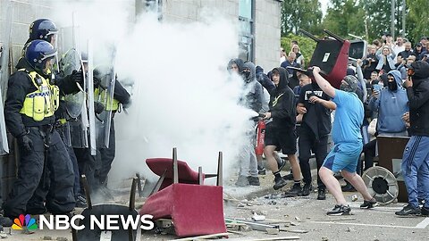 U.K. far-right rioters attack hotel housing asylum seekers