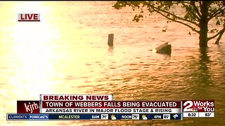 Town of Webbers Falls being evacuated