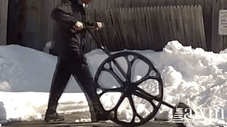 Shoveling Snow Is A Breeze With This Shovel Invention