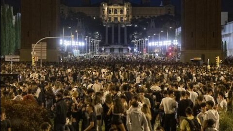 Un macrobotellón en Barcelona acaba con actos vandálicos y varios heridos