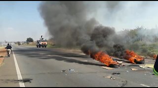 Eldorado Park residents block off N12 in Johannesburg with burning tyres in apparent housing protest. (QfR)