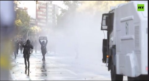 WATER CANNON DEPLOYED AT PROTESTS IN CHILE C01