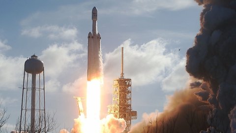 Trump Signs Directive To Loosen Regulations On Space Commercialization