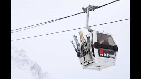 Le blizzard souffle et menace les skieurs de cette station de ski en Suisse