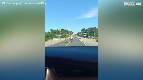 Motorcyclist swerves dangerously all over highway