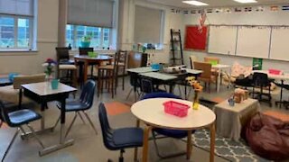 Professora revoluciona sala de aula retirando secretárias