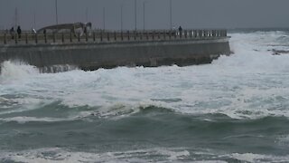 SOUTH AFRICA - Cape Town - Wintry weather in Cape Town (Video) (y3R)