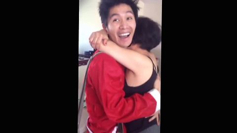 Son returns home after 4 years to surprise mom for Christmas