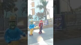 FOFÃO, O MÁSKARA, BEN10 E PALHAÇO COLORIDO DANÇANDO PASSINHOS NA CARRETA DA ALEGRIA, LIKE