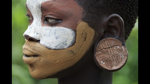 I Surma - Una tribù nilotica del sud ovest dell'Etiopia e il rituale del Sighirò