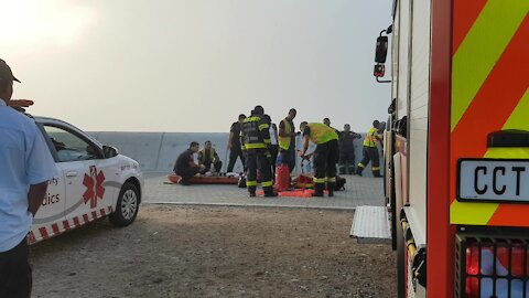 SOUTH AFRICA - Cape Town - Sea Point promenade rescue (Video) (bnZ)