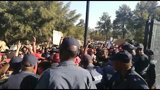 #TotalShutdown protesters clash with police, demand Ramaphosa (b5y)