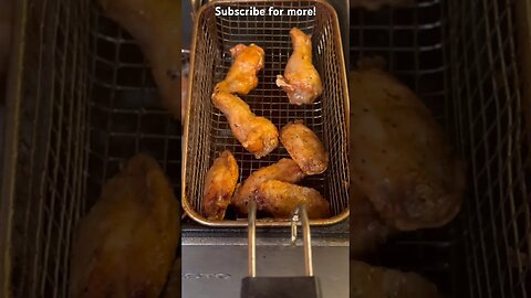WHICH IS BETTER? DEEP FRIED VS. AIR FRIED WINGS | ALL AMERICAN COOKING #shorts #showdown #wings