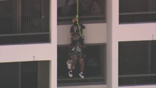 SOCIAL VID: Window washer rescue in North Palm Beach