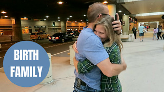 Sweet moment adopted woman hugs her biological dad who never knew she existed