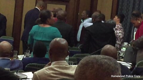 Lungisa given stern warning for not answering questions in council brawl case (s9V)