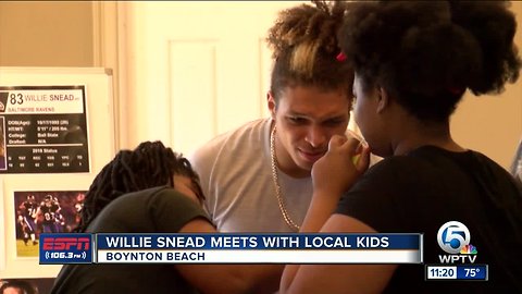 Willie Snead meets with Local Kids