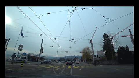 Come sono le strade e le gallerie in Svizzera tedesca in Canton Zurigo(STATO EXTRACOMUNITARIO) un giro diurno in centro città e dintorni,in periferia è la stessa cosa,nei luoghi della famosa STREET PARADE ZURICH annuale altro che MERDALIA💩