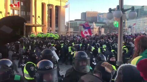 🇨🇦 CHAOS!! Police use 🐎 to TRAMPLE PEACEFUL PROTESTERS in Ottawa! Freaking insane.