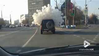 Balloon crazy jeep on road || Viral Video UK