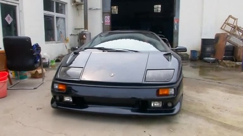 Lamborghini Diablo fans build a replica from scratch