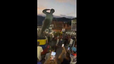 Venezuelan people have begun to destroy statues of dictator Hugo Chavez