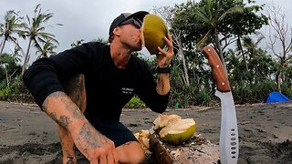 7 DAYS SOLO SURVIVAL WITH NO WATER. Can you survive on only drinking coconuts for 7 days?