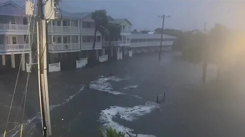 Furacão Idalia atinge a Flórida, deixa mortos, cancela voos e causa estragos