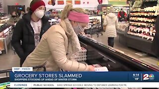 Grocery Stores Slammed: Shoppers stocking up ahead of winter storm