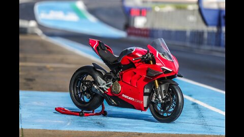 Ducati Panigale V4 exhaust sounds