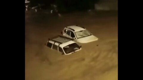 Powerful downpour flooded Antalya, destroyed bridges and demolished cars (Antalya'da sel felaketi)