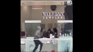 Smash and Grab At A Jewelry Store In California