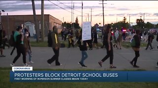 Protesters block Detroit school buses