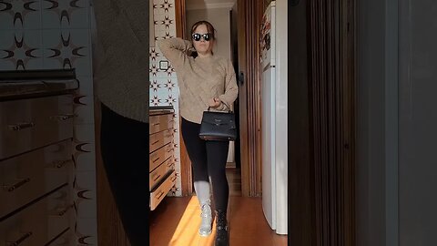 Autumn casual street style outfit inspiration with Petite black leggings and knitted sweater