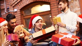 Study Says Gift Giving Makes Your Happiness Last Longer